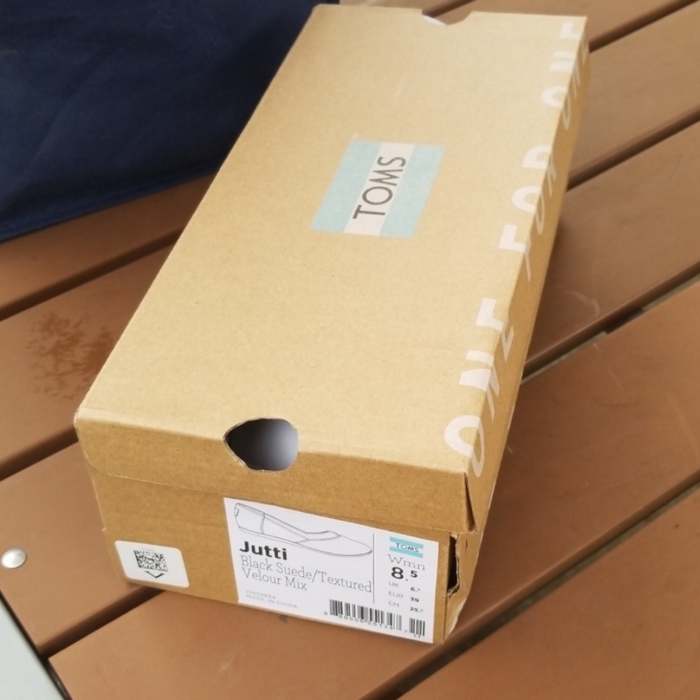 Tom's Jutti black suede flats